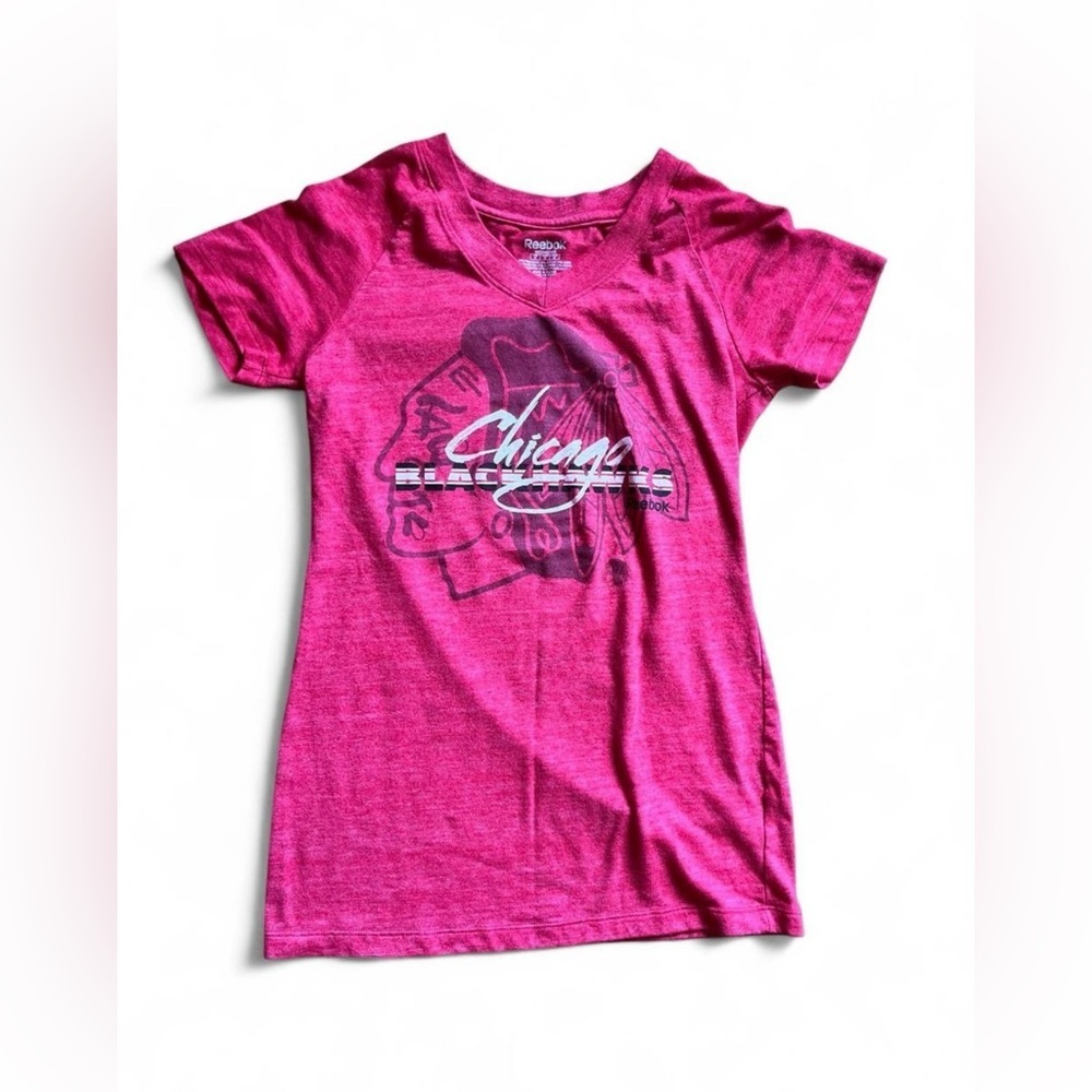 Reebok Women’s Red Chicago Blackhawks V-Neck Tee • NHL Graphic Top • Size Medium